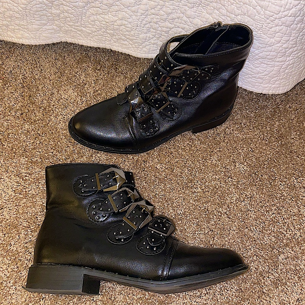 Buckle black booties